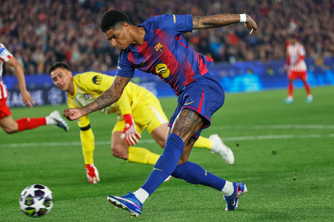 Atletico wins 2-0 at 10-man Barcelona in 1st leg of Champions League quarterfinal | iNFOnews.ca Atletico wins 2-0 at 10-man Barcelona in 1st leg of Champions League quarterfinal | iNFOnews.ca