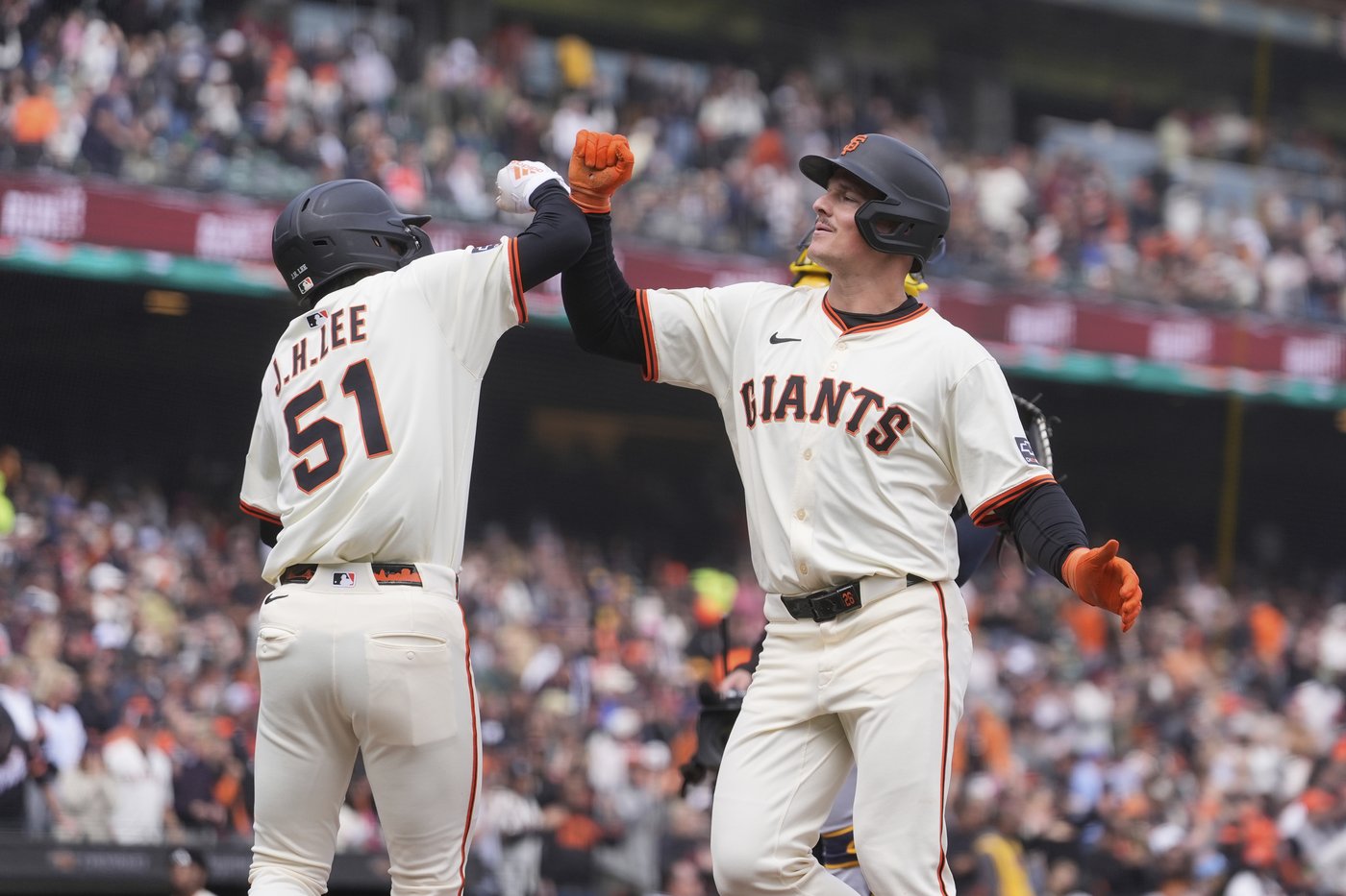 Yastrzemski and Chapman homers help Giants rally past the Brewers 6-5 | iNFOnews.ca