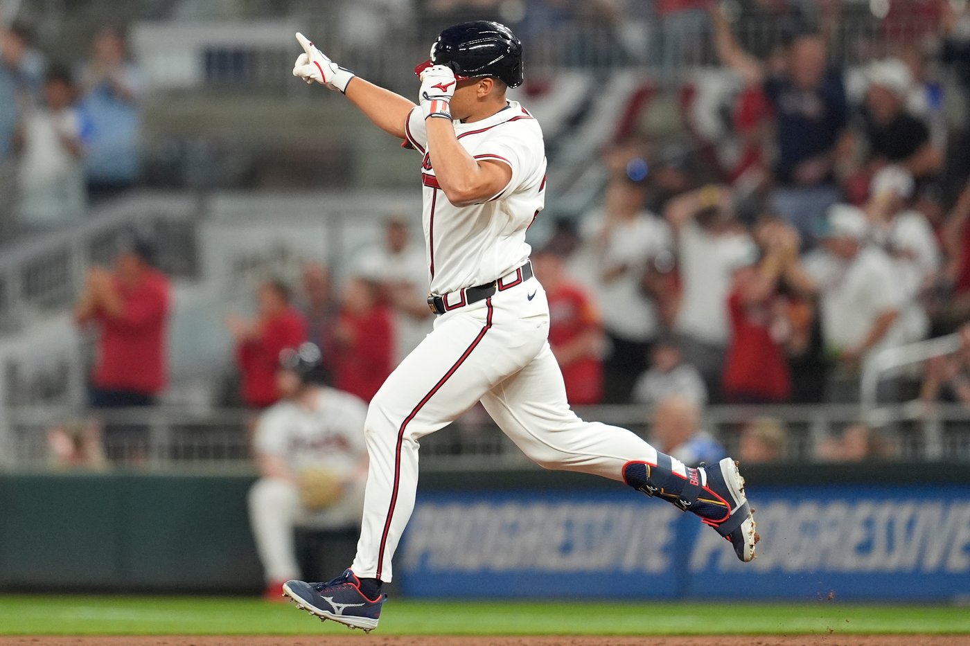 3 homers, strong start by Chris Sale carry Braves to 6-0 win over Royals on opening night in Atlanta | iNFOnews.ca 3 homers, strong start by Chris Sale carry Braves to 6-0 win over Royals on opening night in Atlanta | iNFOnews.ca