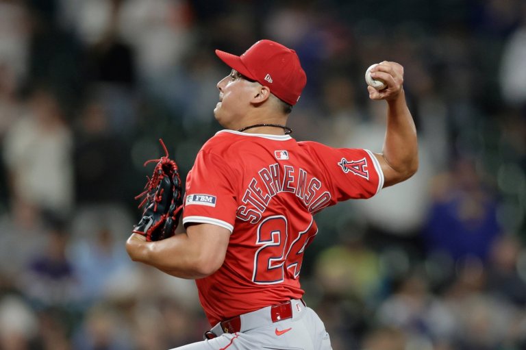 Los Angeles Angels right-hander Robert Stephenson is dealing with another elbow injury | iNFOnews.ca