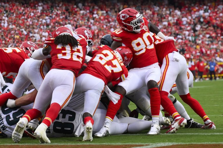 Chiefs visit the Giants on Sunday night with each team off to an 0-2 start | iNFOnews.ca