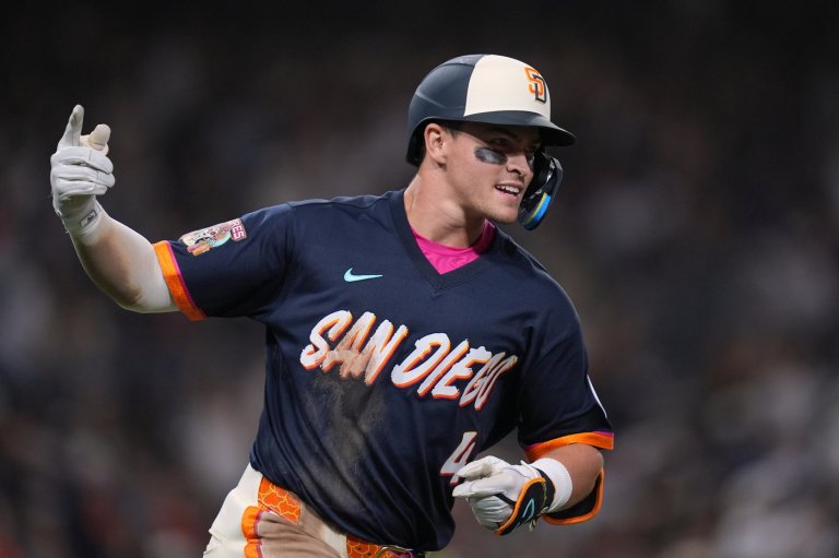 Jase Bowen hits 1st career home run and Padres toss combined 2-hitter in 7-0 win over Giants | iNFOnews.ca
