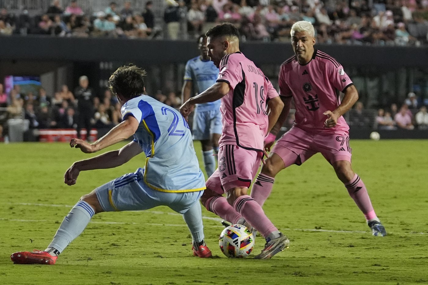 Inter Miami gets a win in Messi's MLS playoff opener, tops Atlanta United 2-1 | iNFOnews.ca