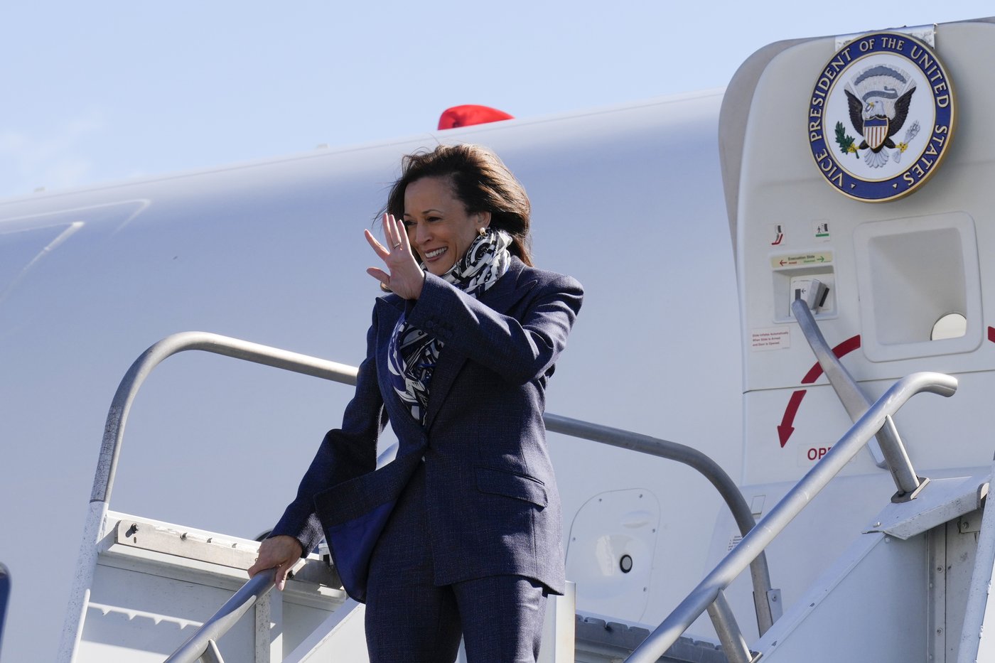 Harris and Trump transition efforts reflect their different approaches to governing | iNFOnews.ca