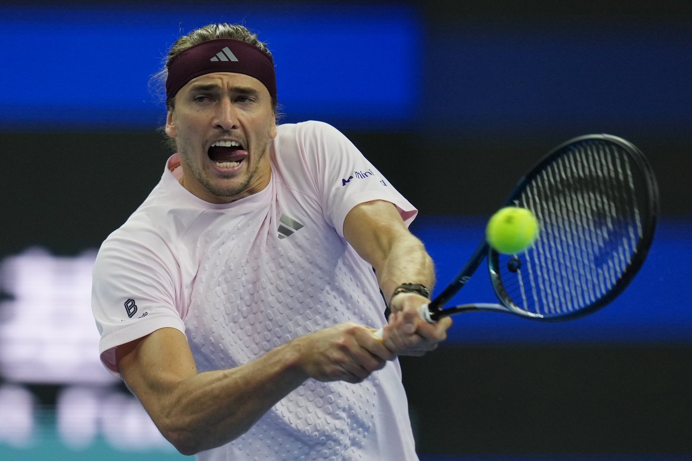Gauff advances to third round at the China Open. Zverev wins and will face Djokovic | iNFOnews.ca