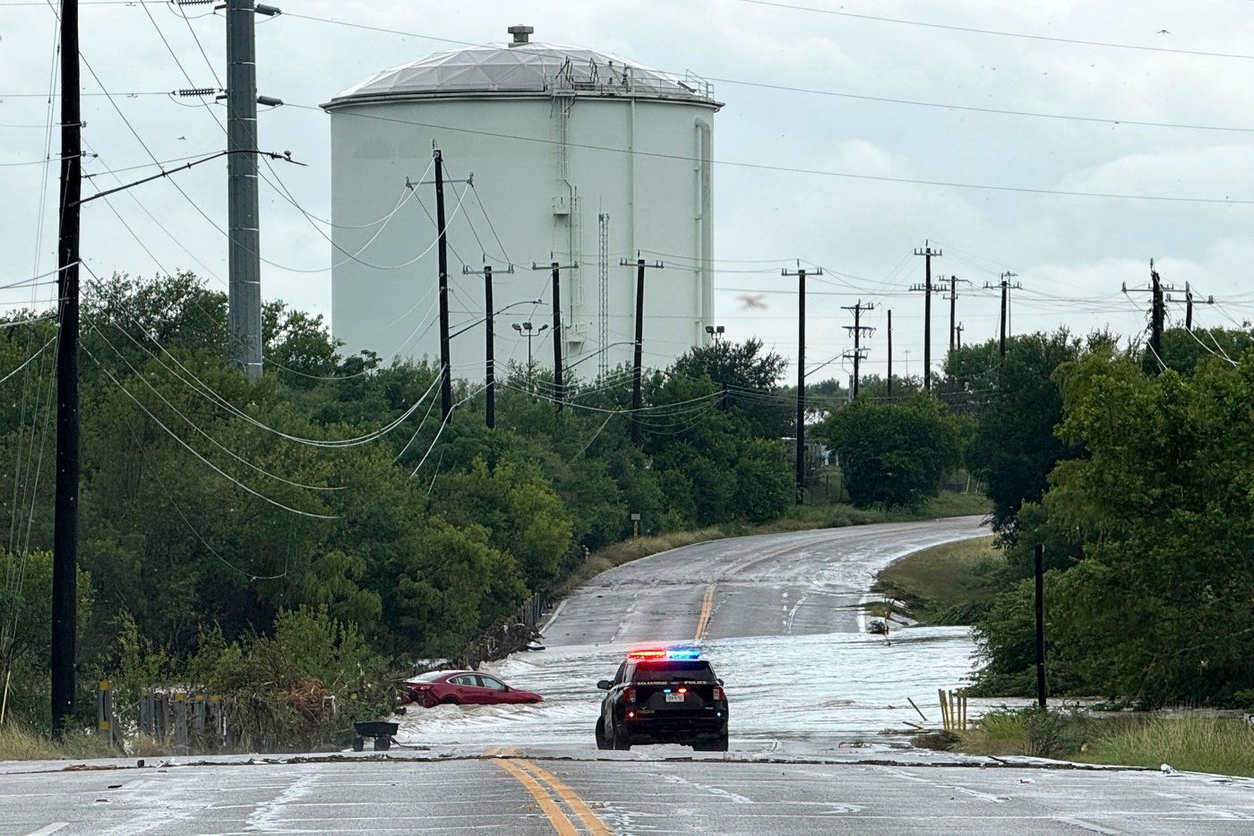 Deaths in San Antonio rise to 11 and some are still missing after heavy storms, officials say | iNFOnews.ca