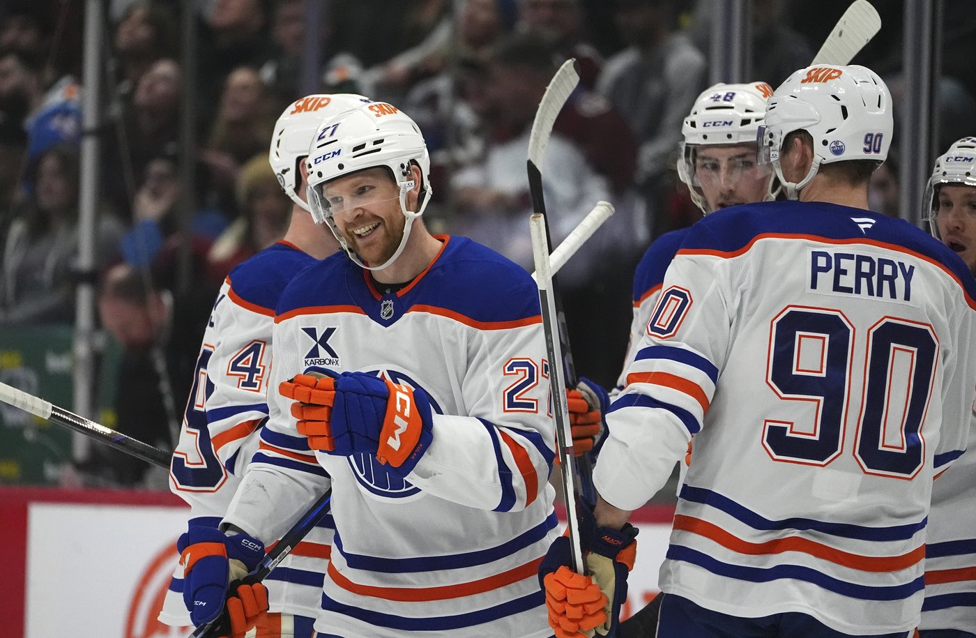 Bouchard scores late goal to lift the surging Oilers to 4-3 win over Avalanche | iNFOnews.ca Bouchard scores late goal to lift the surging Oilers to 4-3 win over Avalanche | iNFOnews.ca