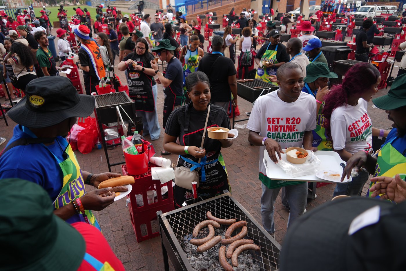 Fire up the grills! Thousands of South Africans try to set a record for the biggest cookout | iNFOnews.ca Fire up the grills! Thousands of South Africans try to set a record for the biggest cookout | iNFOnews.ca