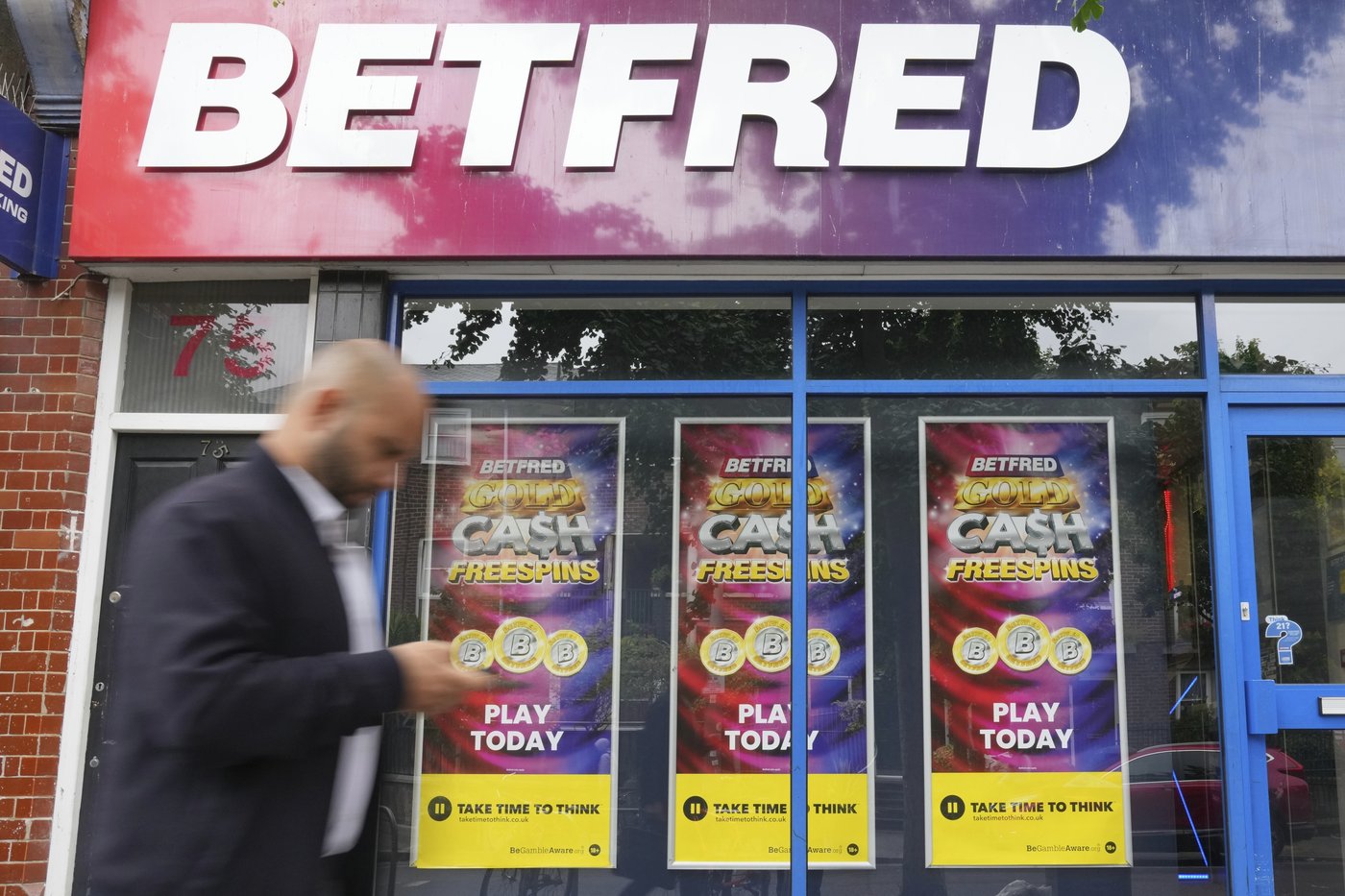 Ex-UK lawmaker charged with cheating in election betting scandal | iNFOnews.ca