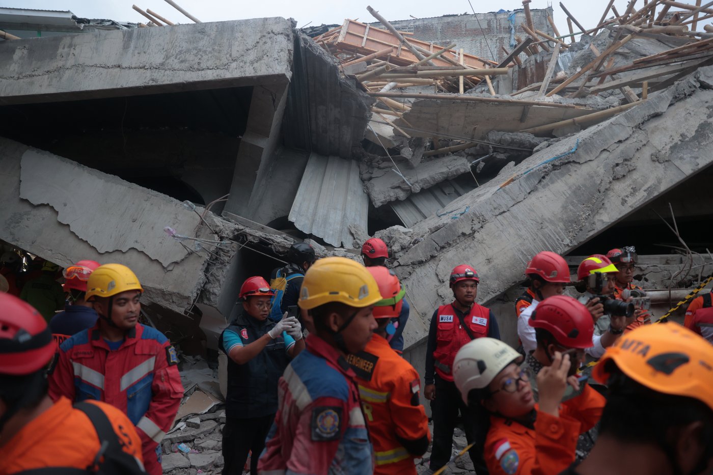 Photos from the collapse of an Islamic school building in Indonesia | iNFOnews.ca
