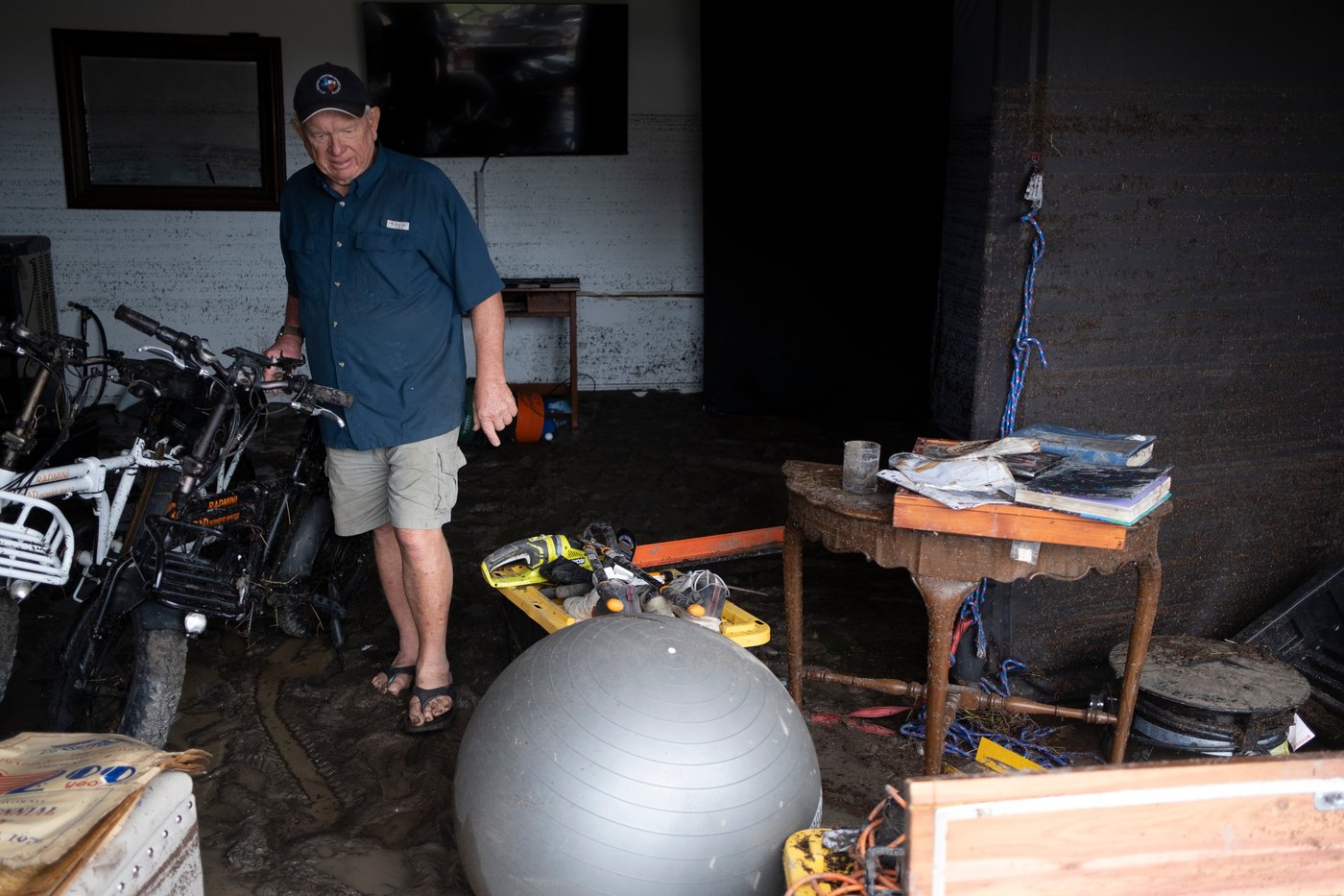 Texas floods have left high waters and a big cleanup job after hundreds of people are rescued | iNFOnews.ca