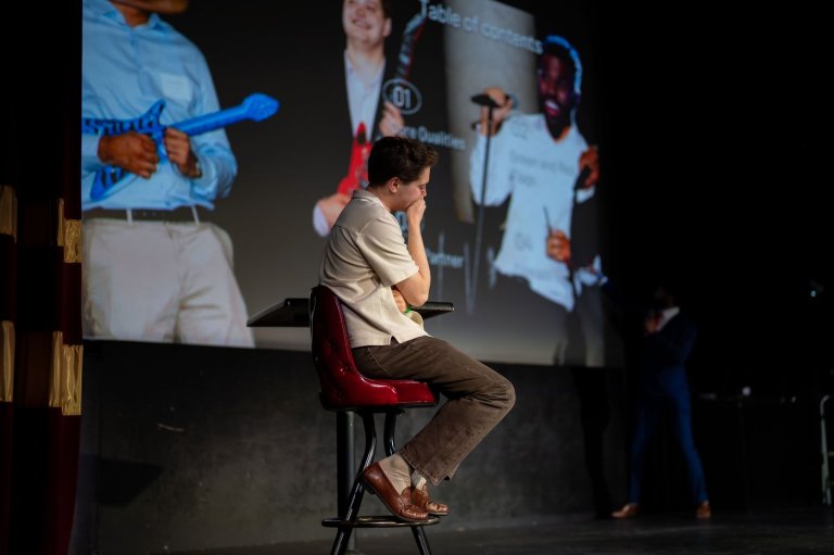 Does your single friend excel? Try a PowerPoint dating pitch | iNFOnews.ca