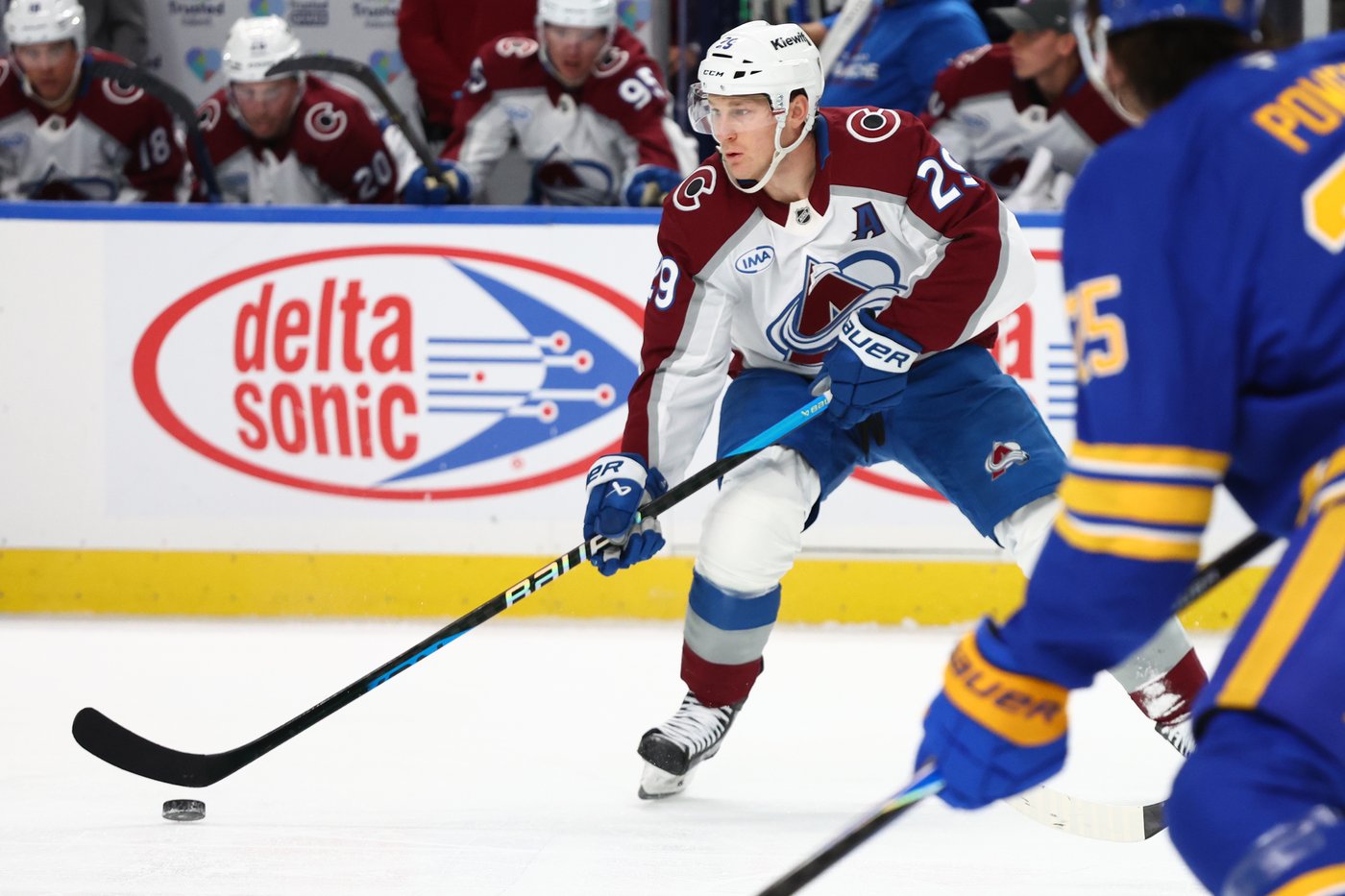 Avalanche's MacKinnon punctuates hot start with stick twirl, fist pump in 2-goal outing at Buffalo | iNFOnews.ca Avalanche's MacKinnon punctuates hot start with stick twirl, fist pump in 2-goal outing at Buffalo | iNFOnews.ca