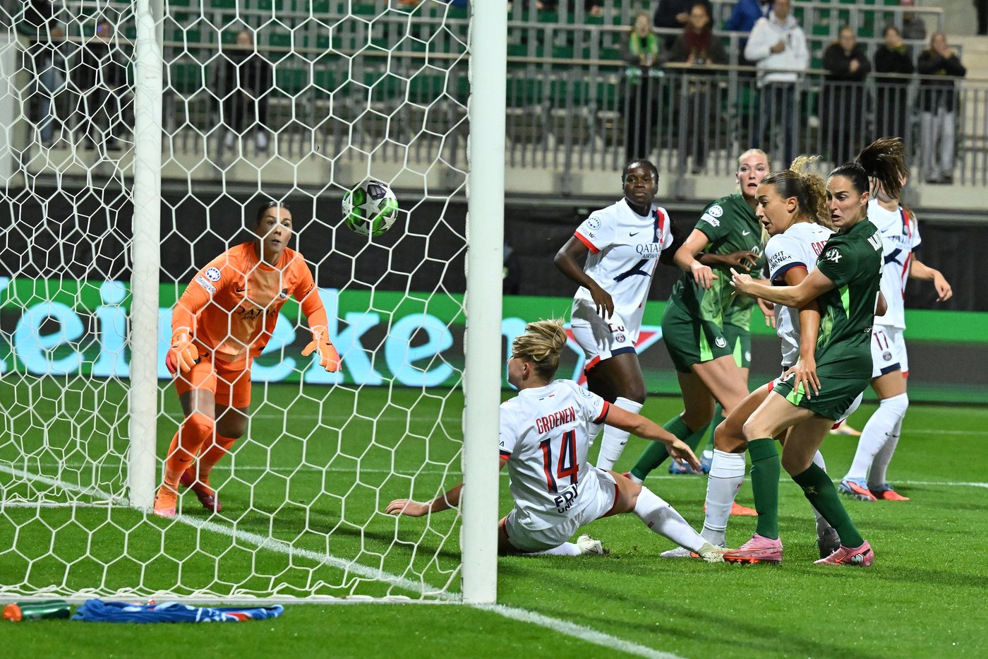 Chelsea held at Twente in Women's Champions League, Real Madrid and Atletico hit six in big wins | iNFOnews.ca