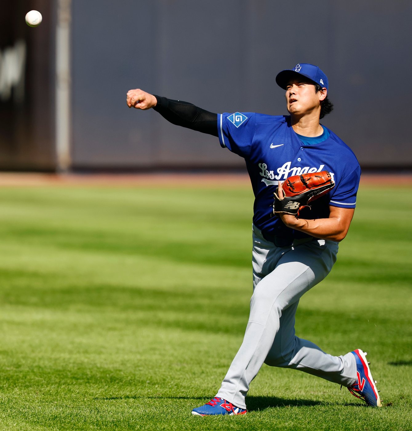 Shohei Ohtani skips bullpen session and won't throw off mound until irritated left knee feels 100% | iNFOnews.ca Shohei Ohtani skips bullpen session and won't throw off mound until irritated left knee feels 100% | iNFOnews.ca