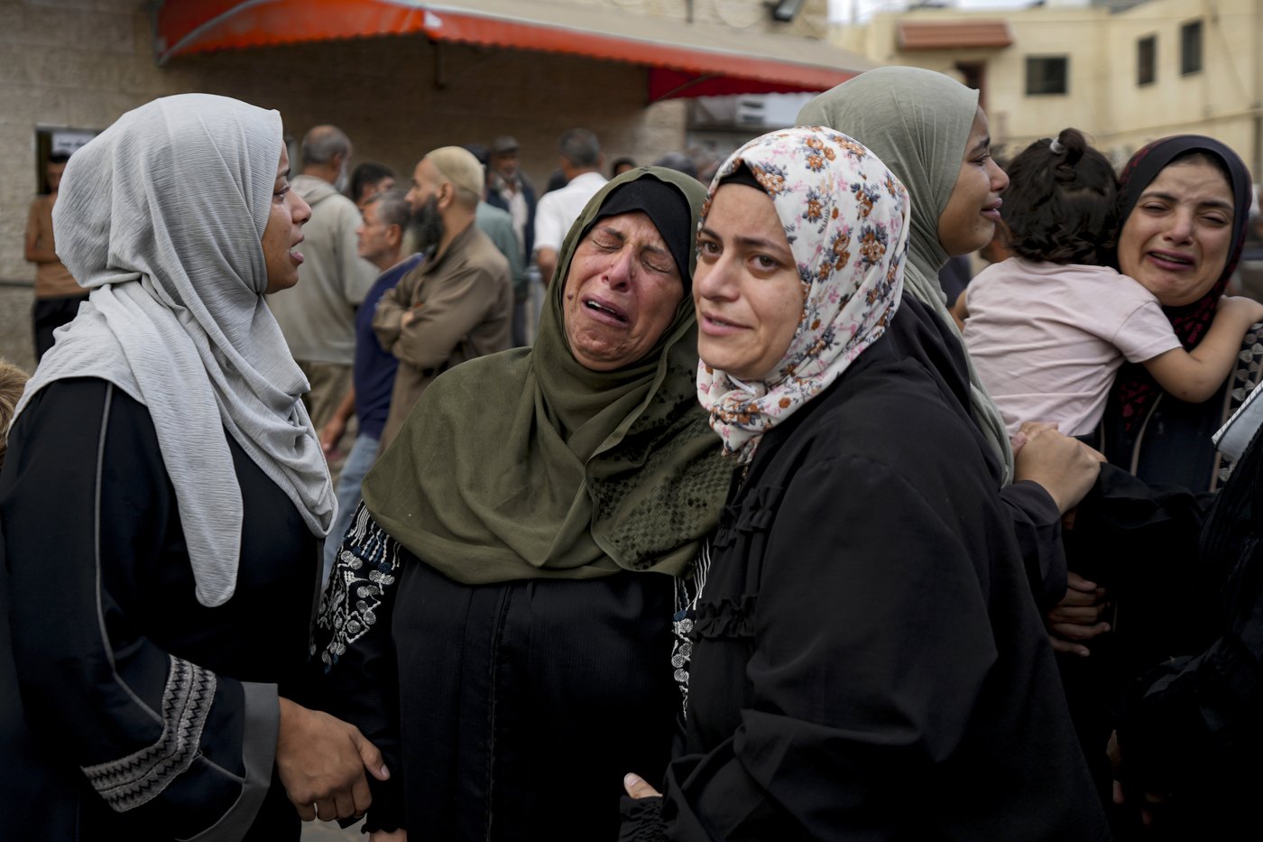 Hezbollah steps up rocket fire as Israel sends more troops into Lebanon | iNFOnews.ca