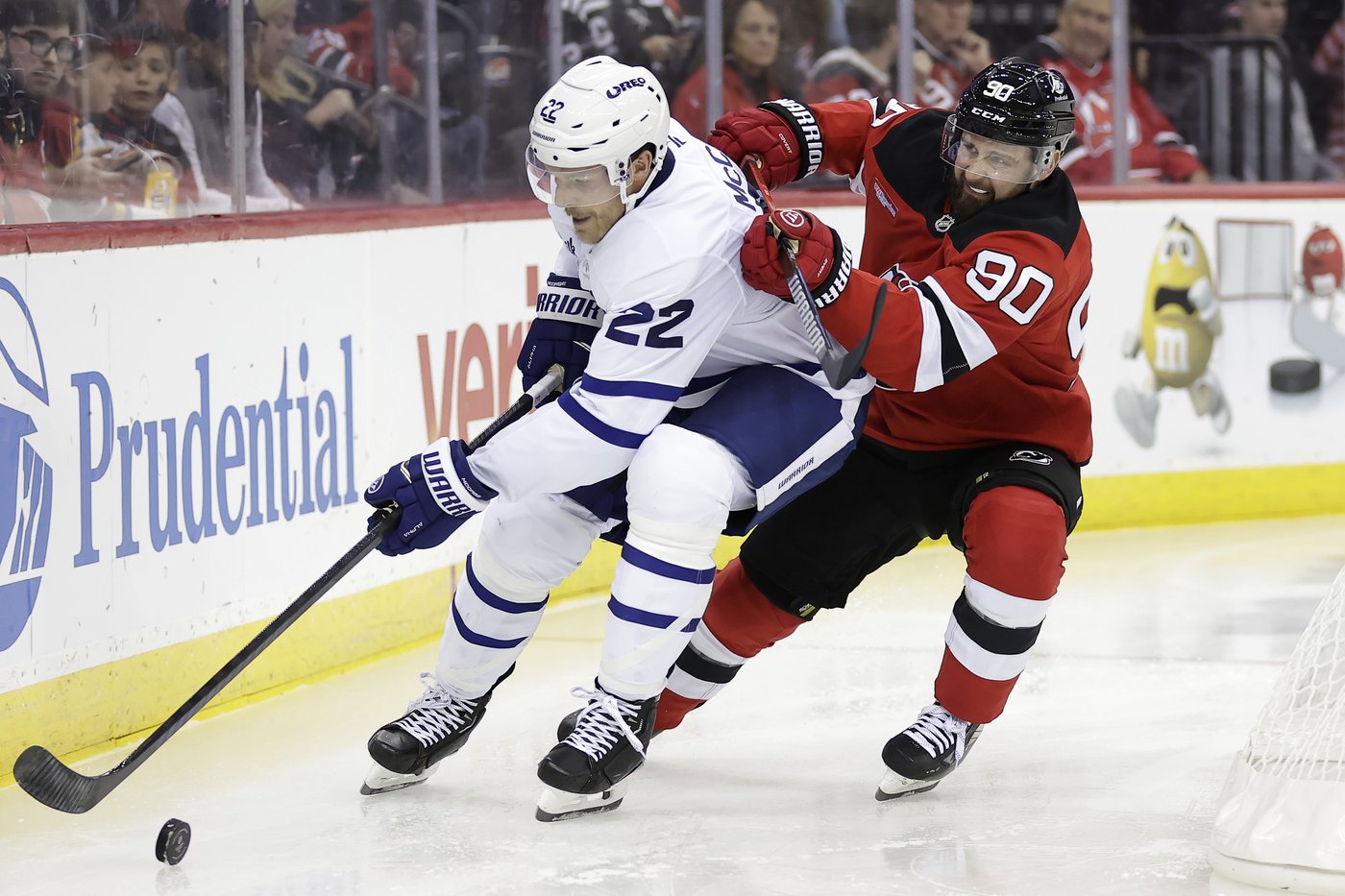 Lorentz and Hildeby lead the Maple Leafs to 4-2 win over the Devils | iNFOnews.ca