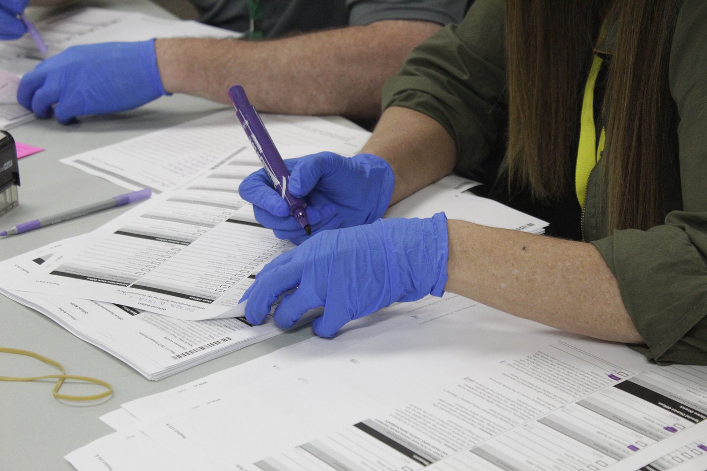 Ballot-sorting machine woes slow count in Oregon county with pivotal US House race | iNFOnews.ca