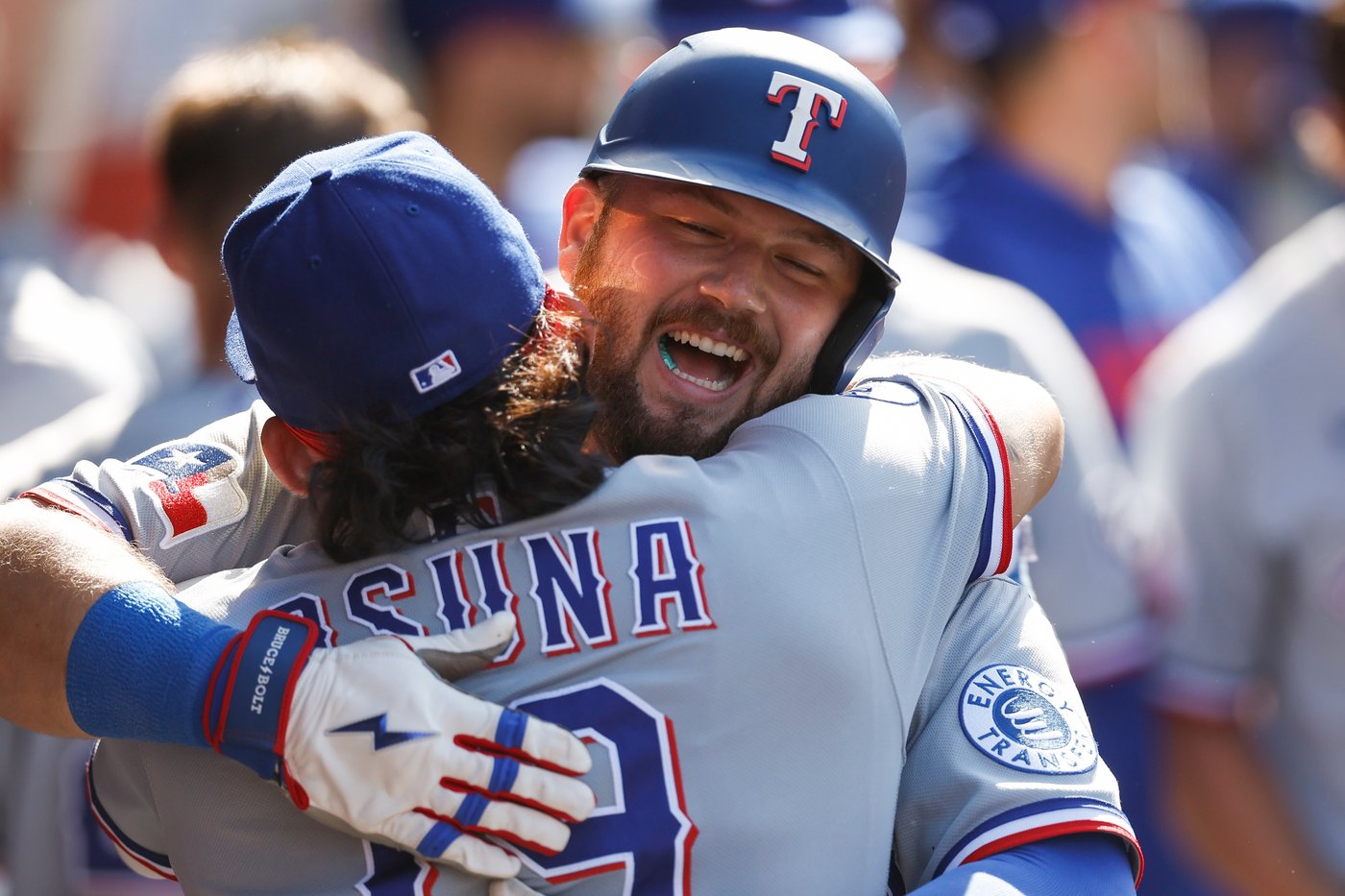 Detmers nearly perfect while striking out 14, Angels beat Rangers 2-1 on error in 9th for 1st sweep | iNFOnews.ca