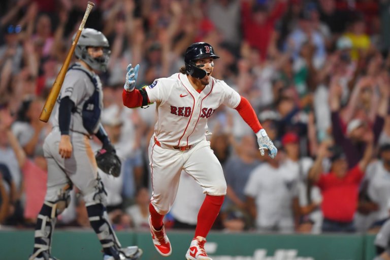 Red Sox rally past Yankees 5-4 in 10 innings to complete 4-game sweep after Gray loses no-hit bid | iNFOnews.ca