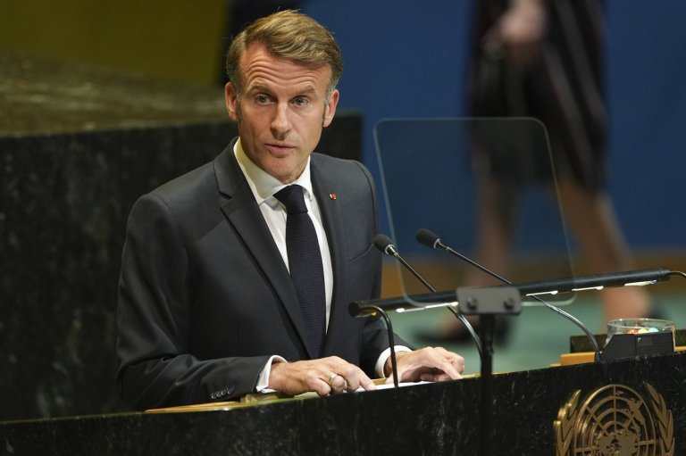 'Everything’s frozen for you': Stopped on the street by NYC police, France's Macron calls ... Trump | iNFOnews.ca
