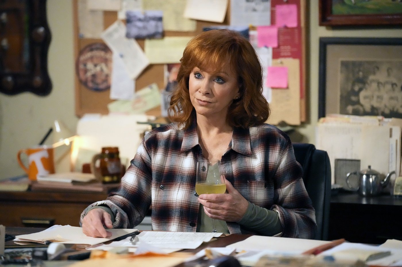 Reba McEntire finds a new on-screen family in NBC's 'Happy's Place' | iNFOnews.ca