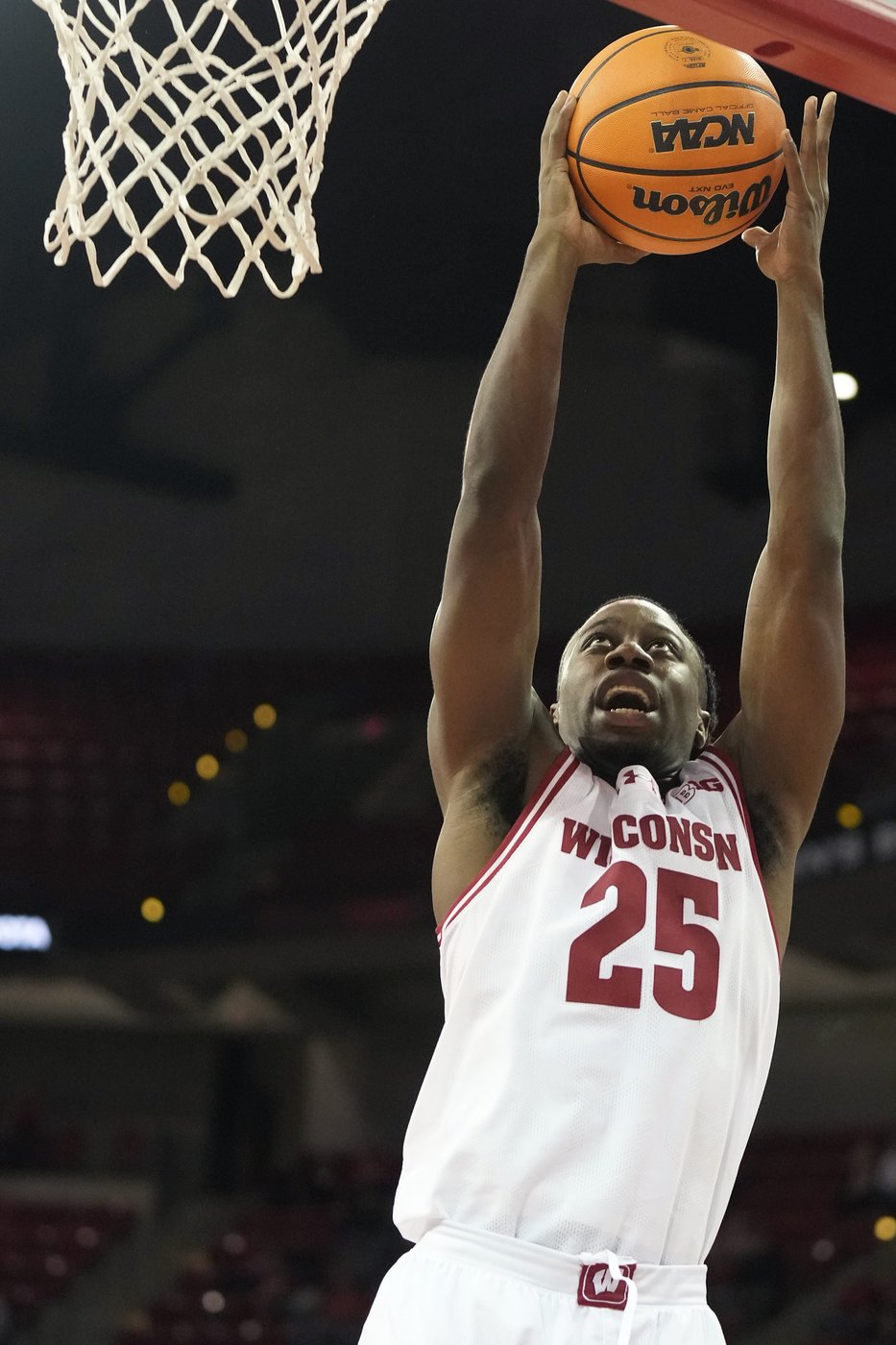 Blackwell, Tonje power No. 19 Wisconsin in an 87-84 comeback win over UT Rio Grande Valley | iNFOnews.ca