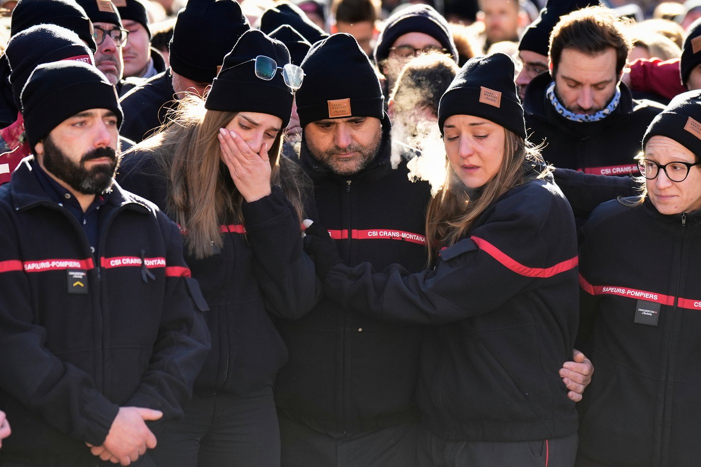 Hundreds march in silence to honor victims of Swiss bar fire that left 40 dead | iNFOnews.ca