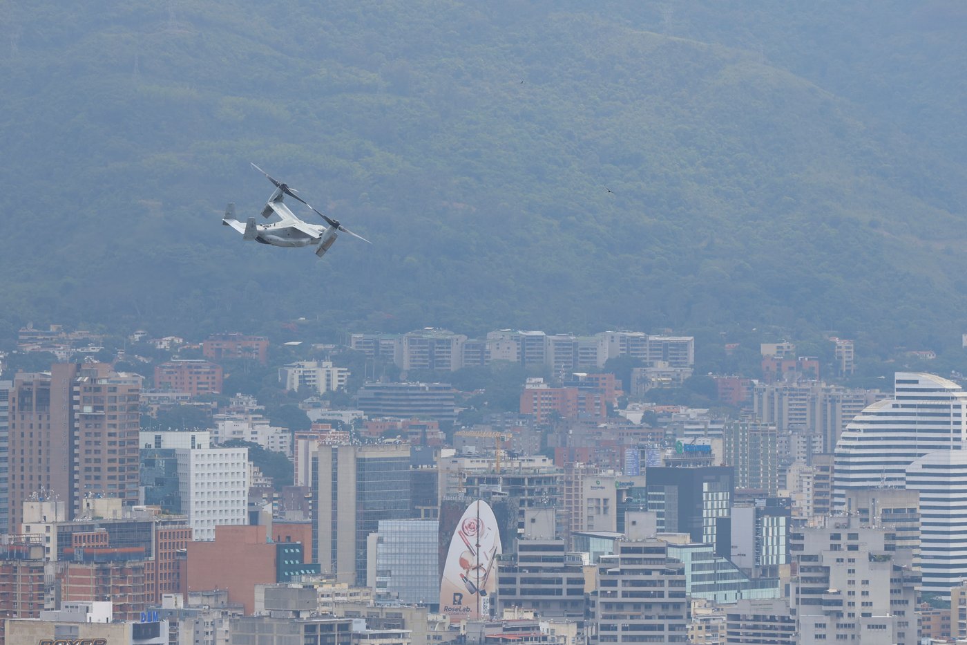 Marines conduct a rapid response exercise at the US Embassy in Venezuela's capital | iNFOnews.ca