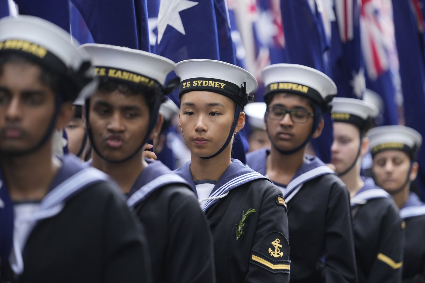 Australians and New Zealanders commemorate war dead on Anzac Day | iNFOnews.ca