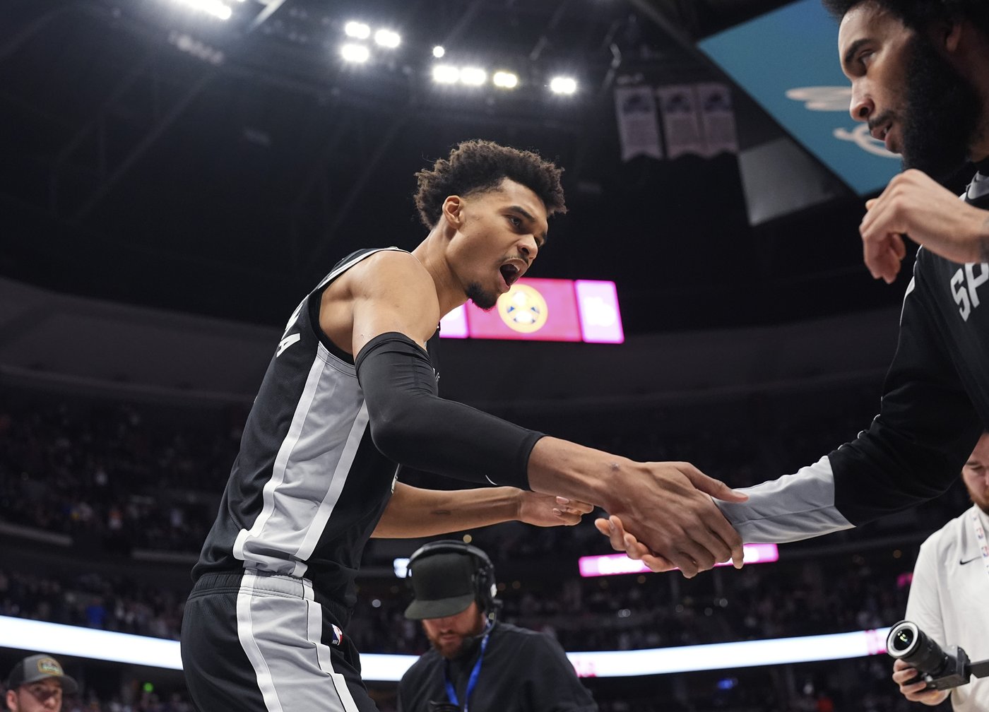 Wembanyama denies Jokic in closing seconds as Spurs beat Nuggets 113-110 | iNFOnews.ca