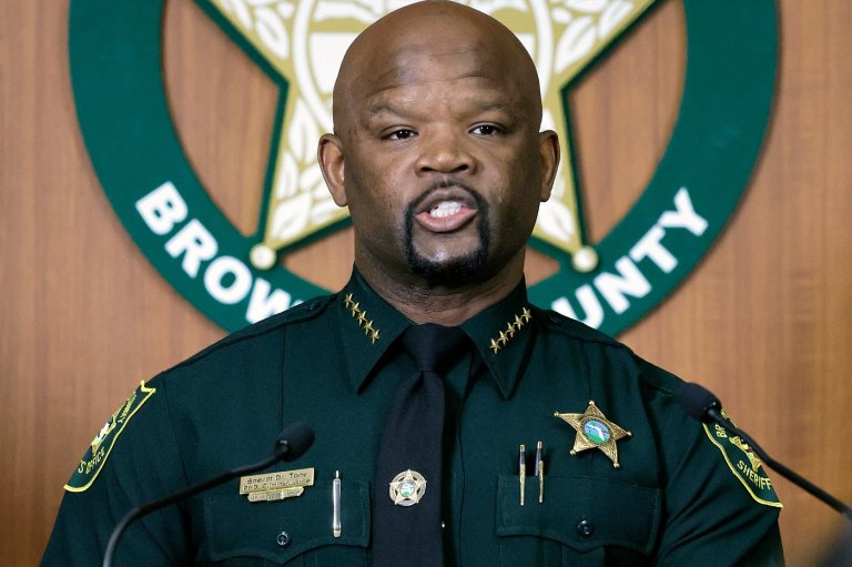 Six more officers fired over handling of domestic violence-fueled triple homicide in South Florida | iNFOnews.ca