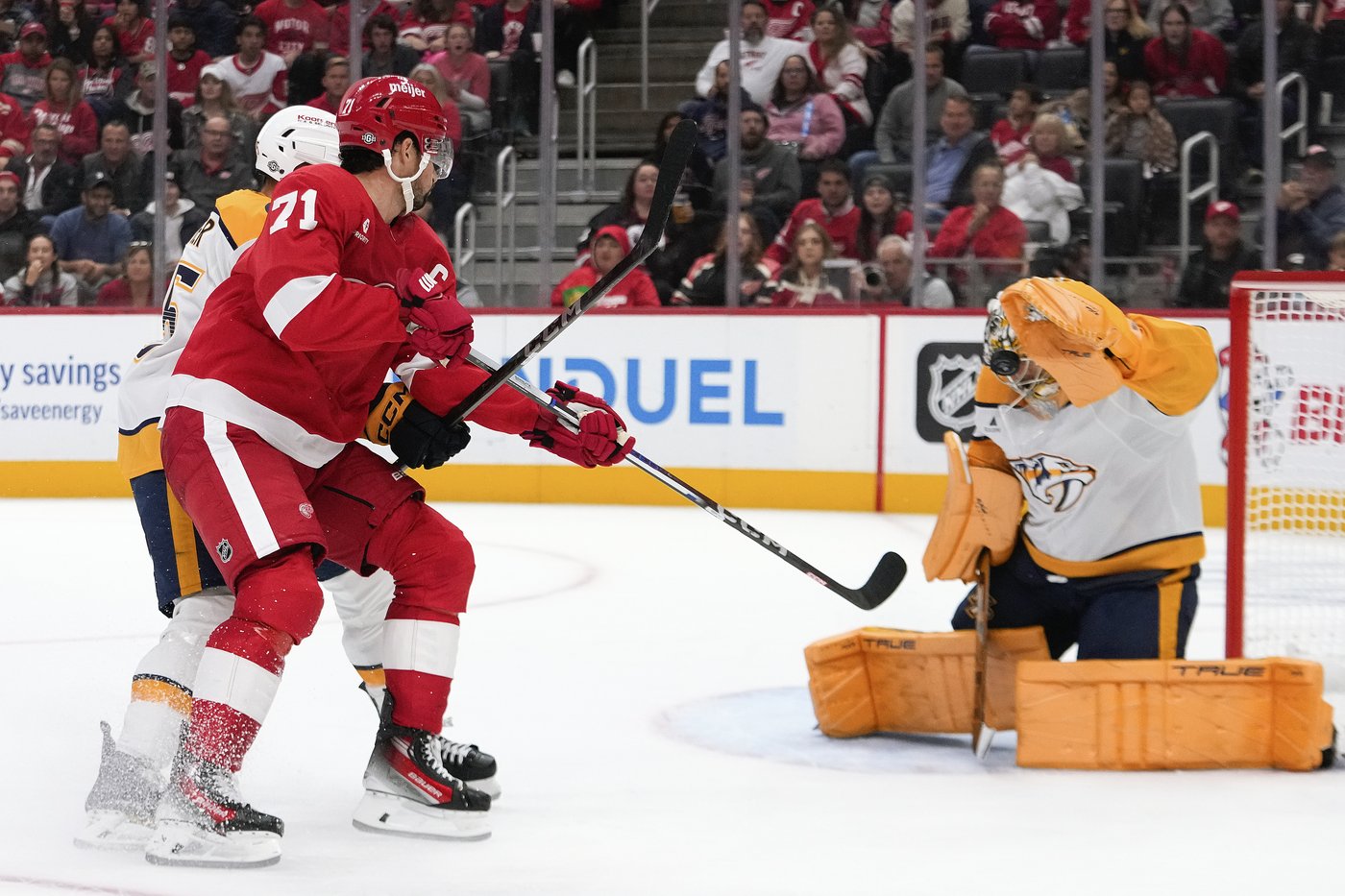 Cam Talbot has 41 saves in 32nd career shutout as Red Wings beat Predators 3-0. | iNFOnews.ca