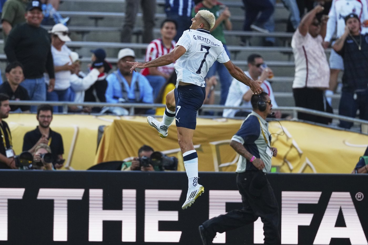 Monterrey advances to knockout rounds at the Club World Cup with 4-0 victory over Urawa | iNFOnews.ca Monterrey advances to knockout rounds at the Club World Cup with 4-0 victory over Urawa | iNFOnews.ca