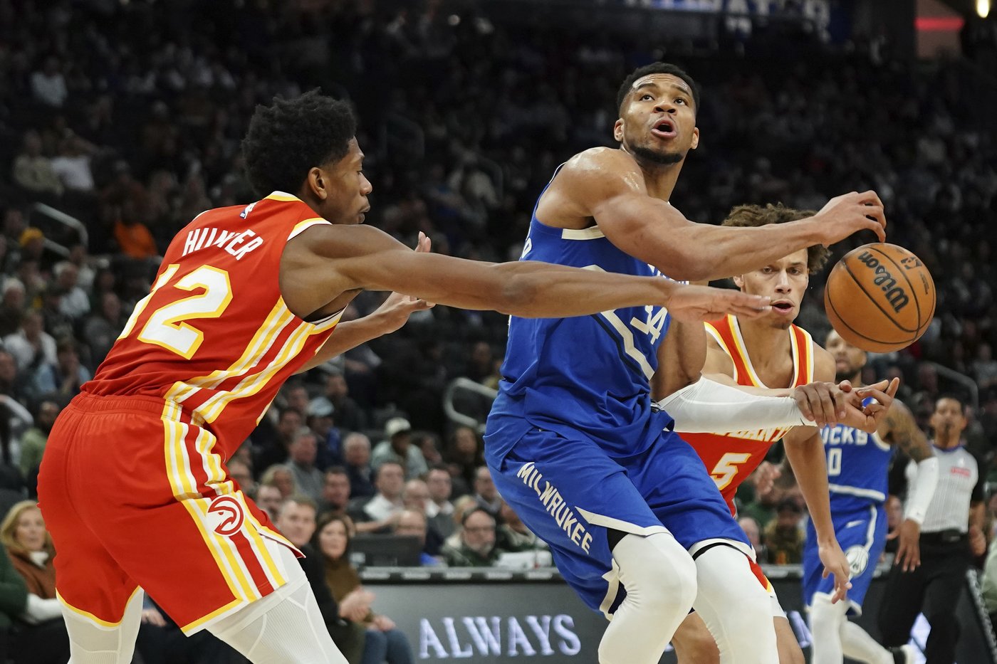 Hawks win 5th straight game and halt the Bucks' winning streak at 7 with 119-104 victory | iNFOnews.ca