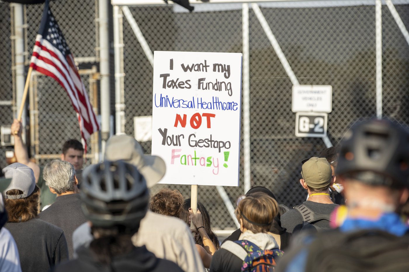 Protesters arrested as demonstrators block vehicles at key immigration building near Chicago | iNFOnews.ca Protesters arrested as demonstrators block vehicles at key immigration building near Chicago | iNFOnews.ca
