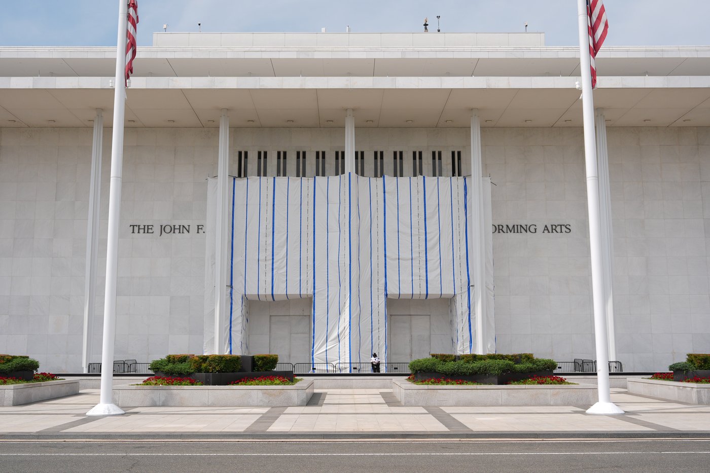 Kennedy Center renews call for Trump-backed shutdown after part of a ceiling collapses | iNFOnews.ca Kennedy Center renews call for Trump-backed shutdown after part of a ceiling collapses | iNFOnews.ca