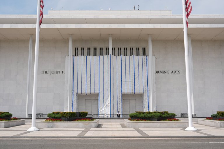 Kennedy Center renews call for Trump-backed shutdown after part of a ceiling collapses | iNFOnews.ca