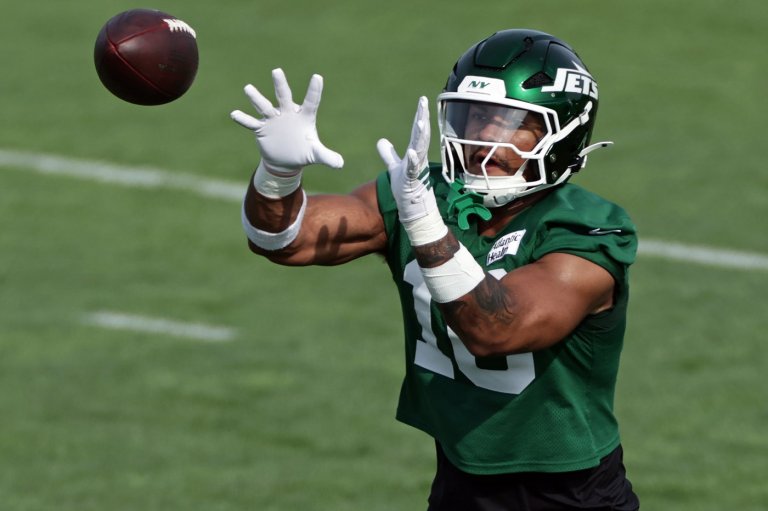 Jets rookie tight end Kenyon Sadiq has a setback in return from hernia surgery, out 'a little bit' | iNFOnews.ca