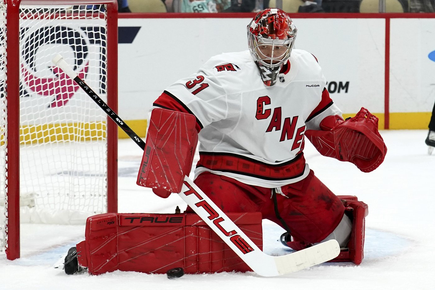 Martin Necas has goal and assist as Hurricanes cruise to 4-1 win over Penguins | iNFOnews.ca