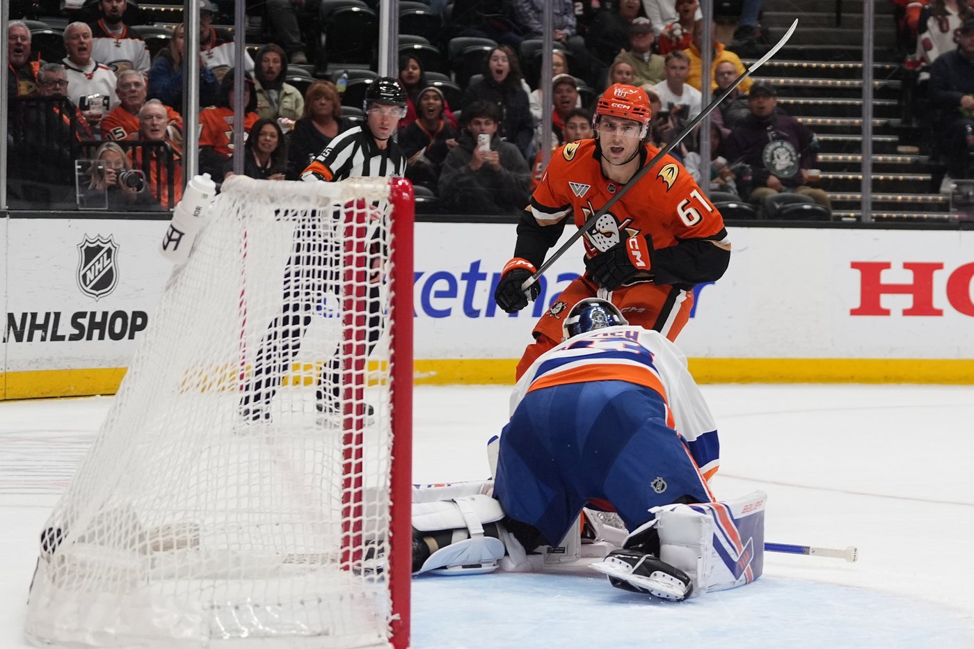 Cutter Gauthier scores twice, Ville Husso has 42 saves in Ducks' 5-1 win over Islanders | iNFOnews.ca Cutter Gauthier scores twice, Ville Husso has 42 saves in Ducks' 5-1 win over Islanders | iNFOnews.ca