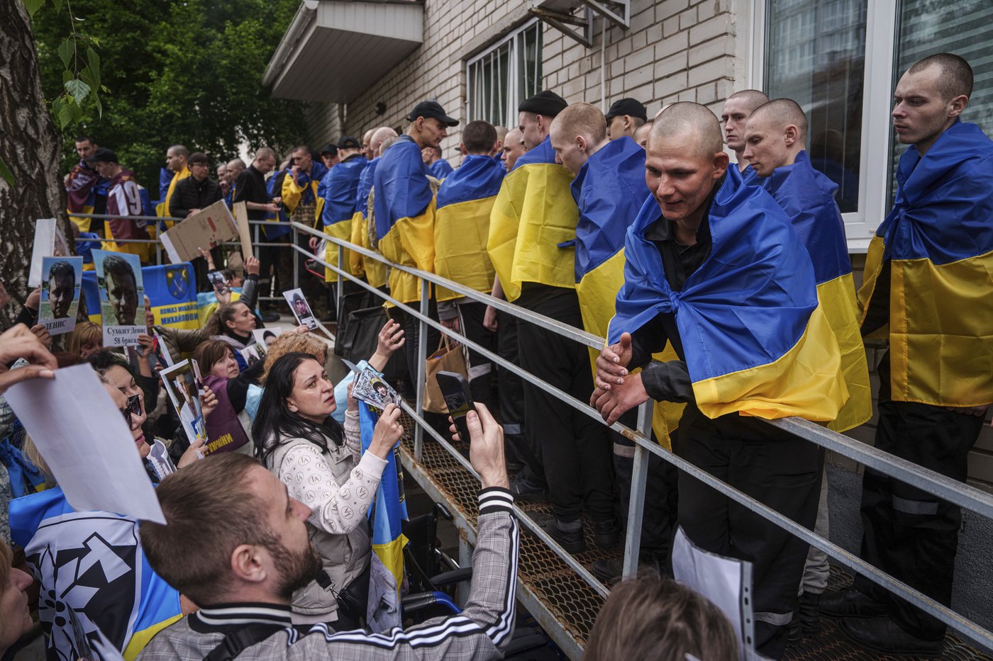 PHOTO COLLECTION: Russia Ukraine POW Exchange | iNFOnews.ca PHOTO COLLECTION: Russia Ukraine POW Exchange | iNFOnews.ca
