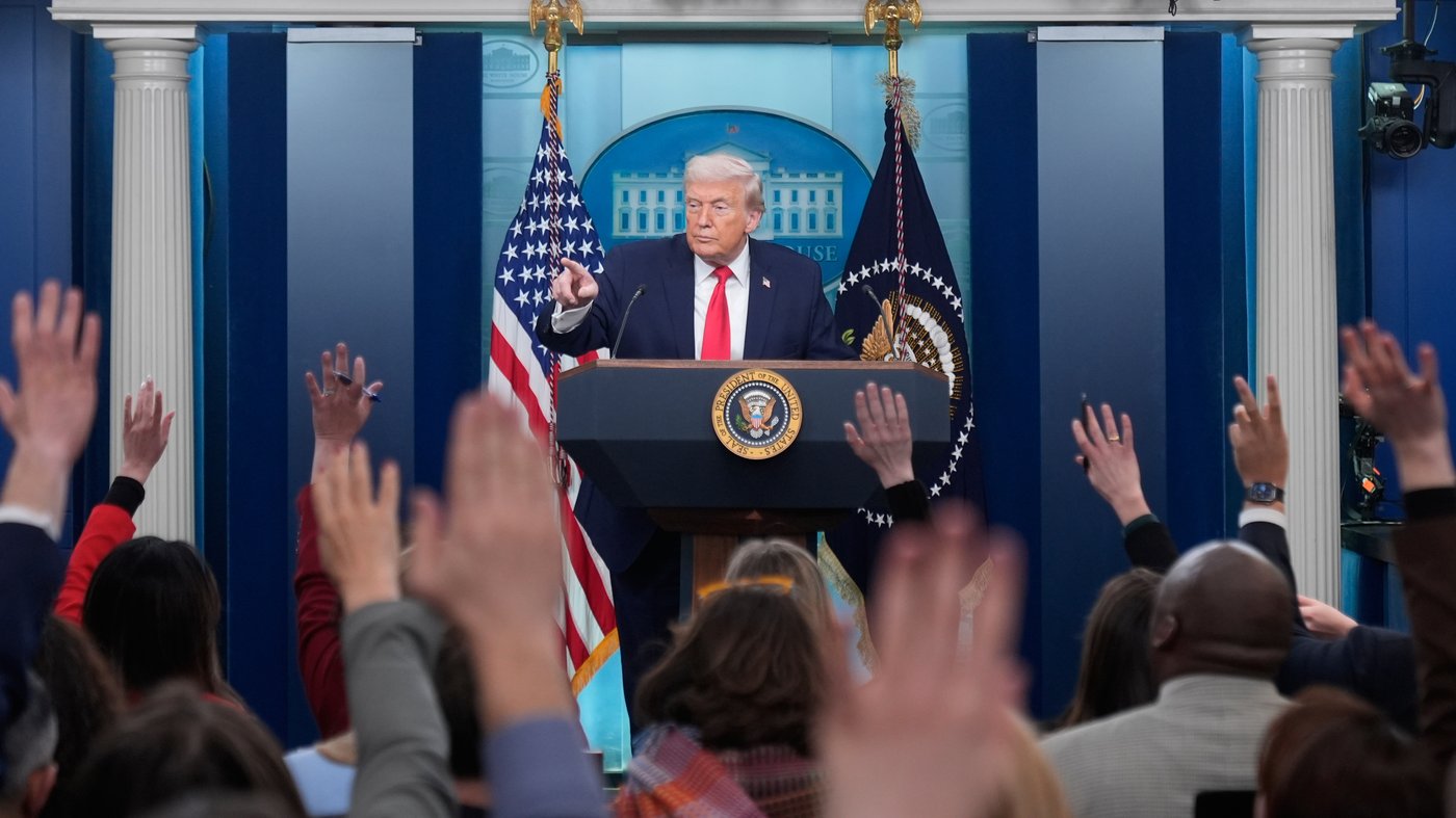 Trump recaps his first year back in office with winding remarks, paper tossing and impressions | iNFOnews.ca Trump recaps his first year back in office with winding remarks, paper tossing and impressions | iNFOnews.ca