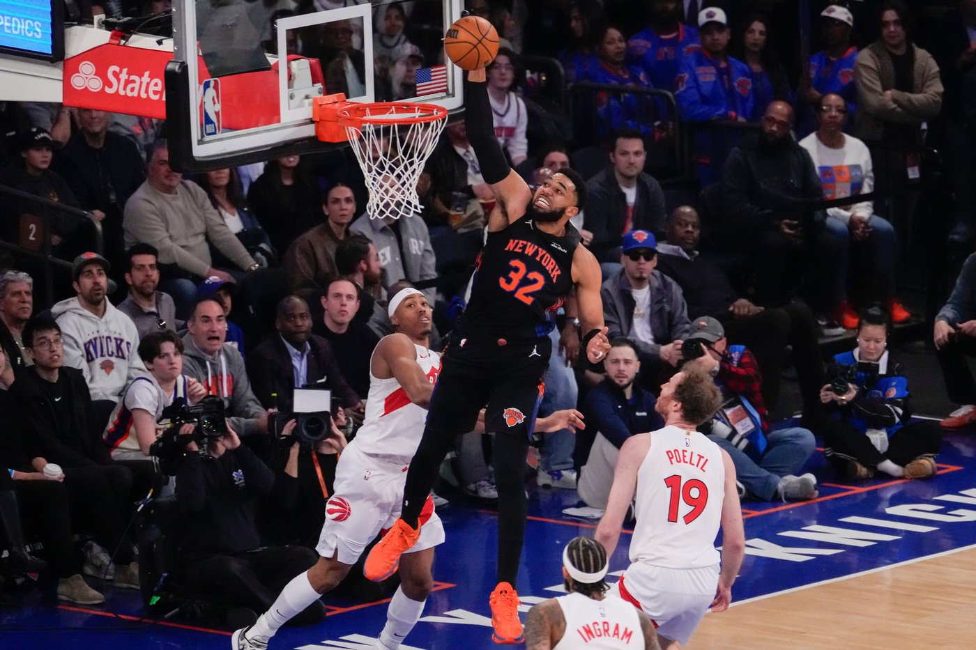 Knicks beat Raptors for 13th straight time and wrap up No. 3 seed in the Eastern Conference | iNFOnews.ca