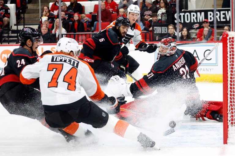 Jarvis scores winner late in OT as Hurricanes top Flyers 4-3 | iNFOnews.ca