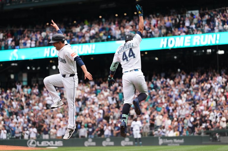 DeGrom retires first 15 batters, Rodríguez hits 3-run homer off bullpen as Mariners beat Texas 4-3 | iNFOnews.ca
