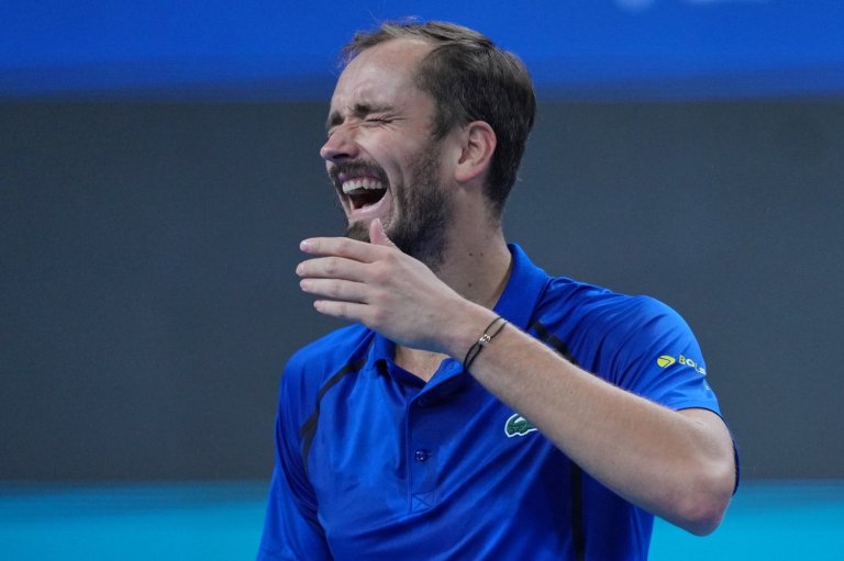 Medvedev disqualified from China Open for hitting spectator with a ball during match vs. Djokovic | iNFOnews.ca