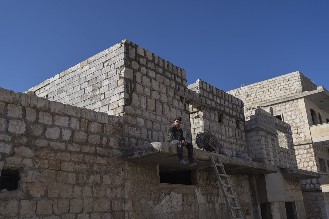AP PHOTOS: In northern Syria, displaced owners return to houses with no roofs | iNFOnews.ca