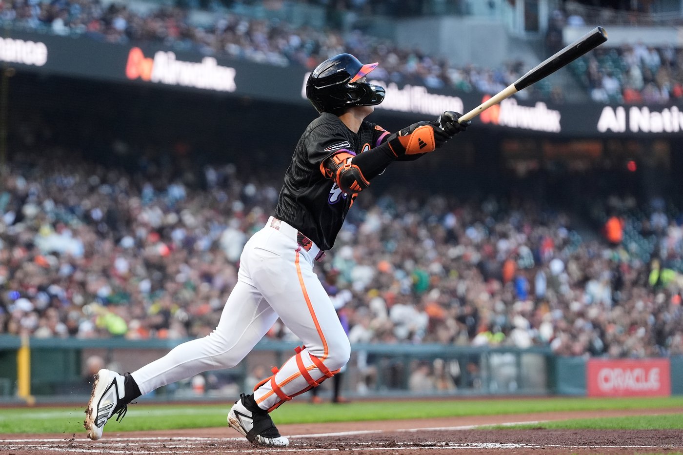 Robbie Ray limits Athletics to an unearned run and 2 hits in 8 innings as Giants win 3-1 | iNFOnews.ca