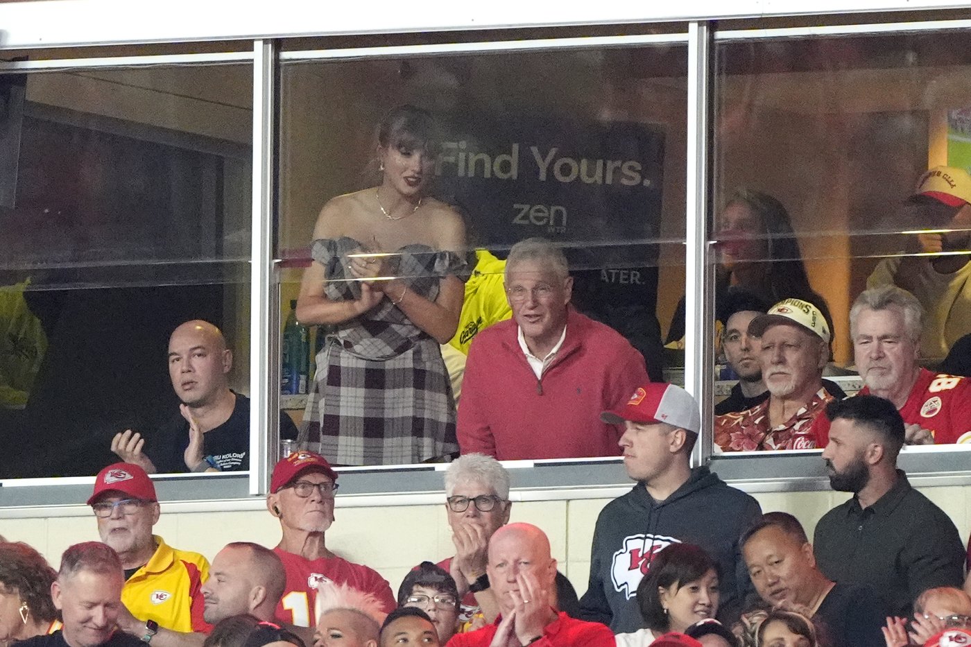 Taylor Swift is back to watch Travis Kelce and the Chiefs with Eras Tour soon to resume | iNFOnews.ca Taylor Swift is back to watch Travis Kelce and the Chiefs with Eras Tour soon to resume | iNFOnews.ca